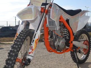 motocross-dirtbike-bosuer-250cc-ultimatemanual
