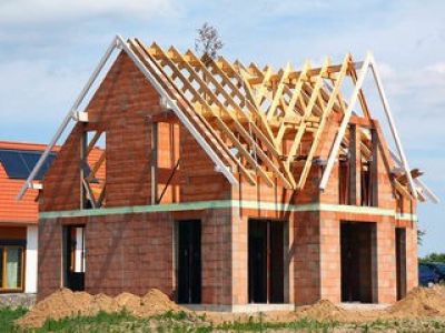 firma-de-constuctii-case-la-rosu-sau-la-cheie