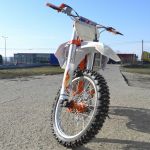 motocross-dirtbike-bosuer-250cc-ultimatemanual-small-0