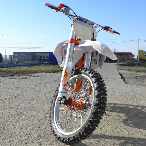motocross-dirtbike-bosuer-250cc-ultimatemanual-big-0