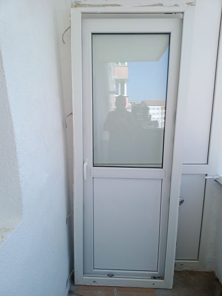 vand-usa-rabatabila-si-geam-termopan-fix-pentru-exterior-big-0