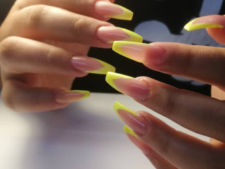 execut-unghii-cu-gel-oja-semipermanenta-si-tipsuri