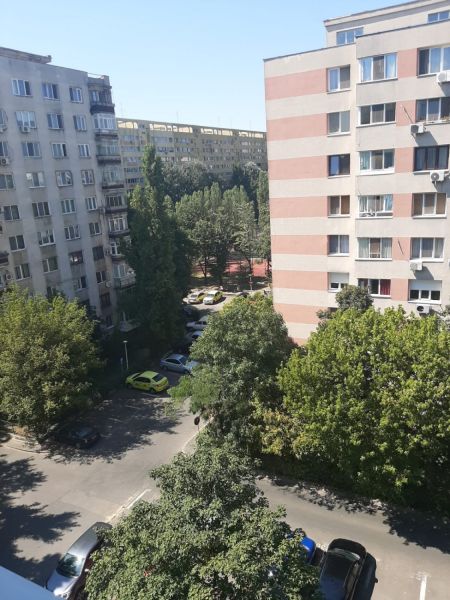 vand-apartament-3-camere-zona-titan-big-0