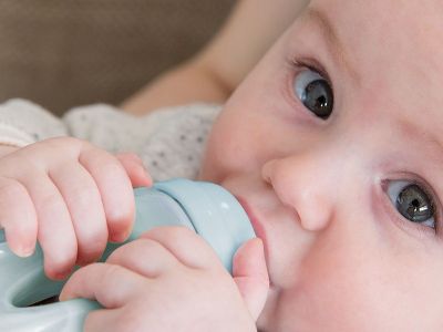 biberon-anticolici-easy-grip-usor-de-tinut-240-ml