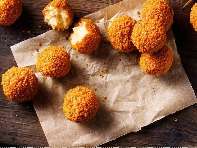 bitterballen-cu-branza-old-amsterdam-total-blue