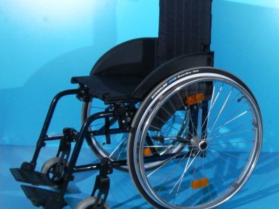 scaun-cu-rotile-din-aluminiu-sopur-latime-sezut-45-cm