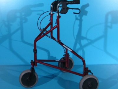 cadru-de-mers-cu-3-roti-invacare