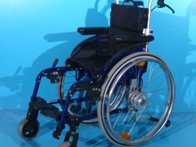 scaun-cu-rotile-aluminiu-semiactiv