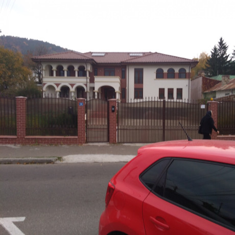 constructii-case-la-rosu-in-mai-multe-judete-big-0
