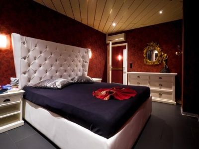 club-erosworld-cauta-fete