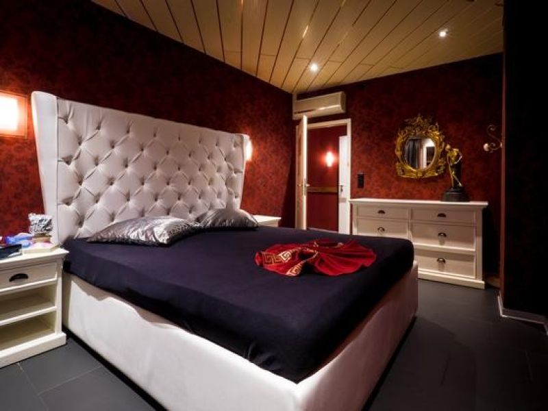 club-erosworld-cauta-fete-big-0