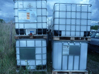bidoane-plastic-1000-l-cu-suporti-metalici