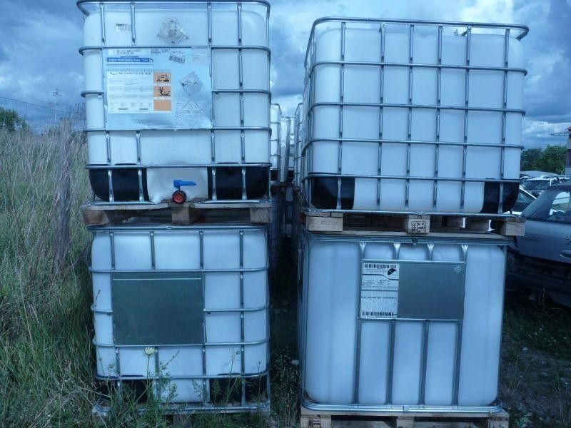 bidoane-plastic-1000-l-cu-suporti-metalici-big-0