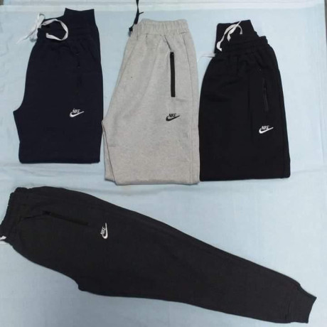 pantalonii-trening-barbati-vatuiti-big-1