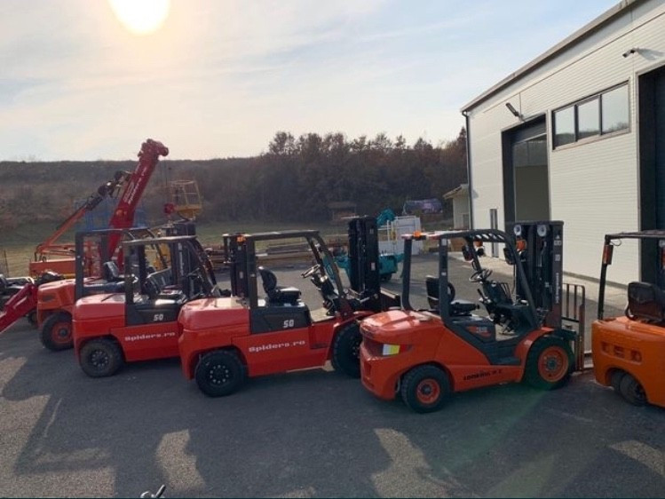 inchiriere-stivuitor-35-7-t-si-macara-spider