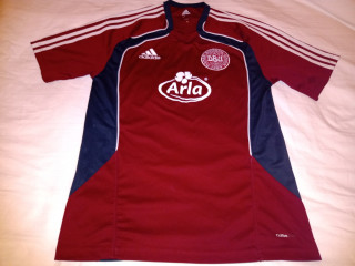 tricou-fotbal-cu-nationala-danemarcei