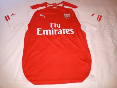 tricou-fotbal-cu-arsenal-londra